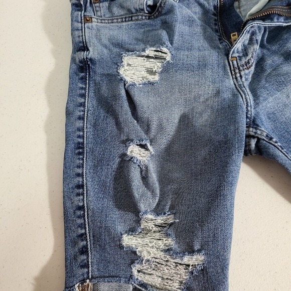 Hollister Distressed Denim Shorts Ripped Cuffed Hem Blue Size 28‎ - Picture 3 of 9